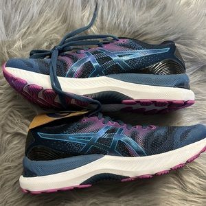 ASICS Gel Nimbus 23 size 9  NEW
